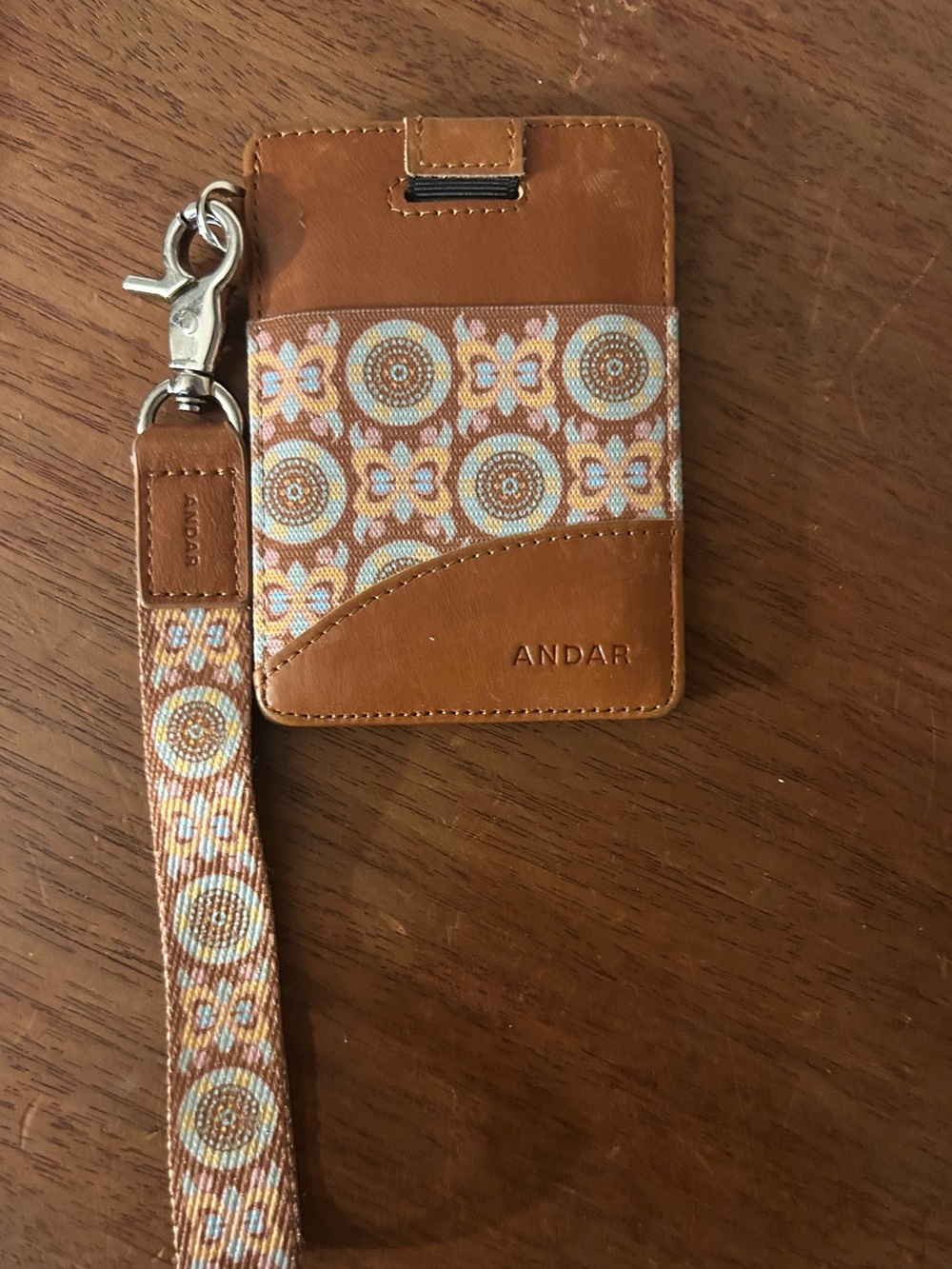 ANDAR Ari wristlet wallet